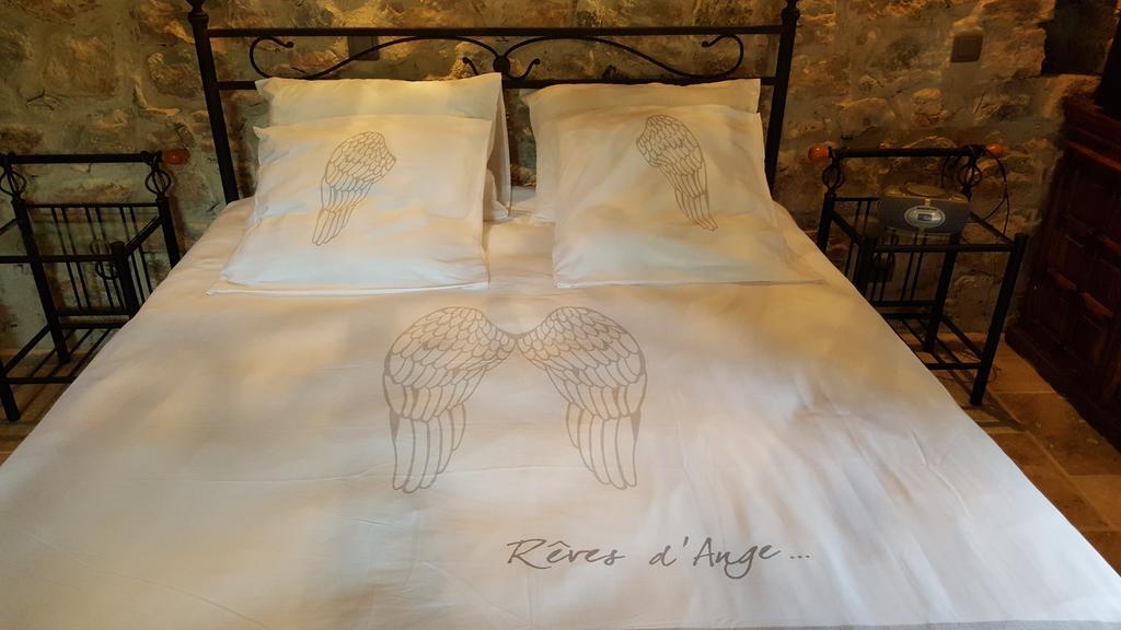 Le Donjon Des Combes Et Son Spa Fayence Room photo
